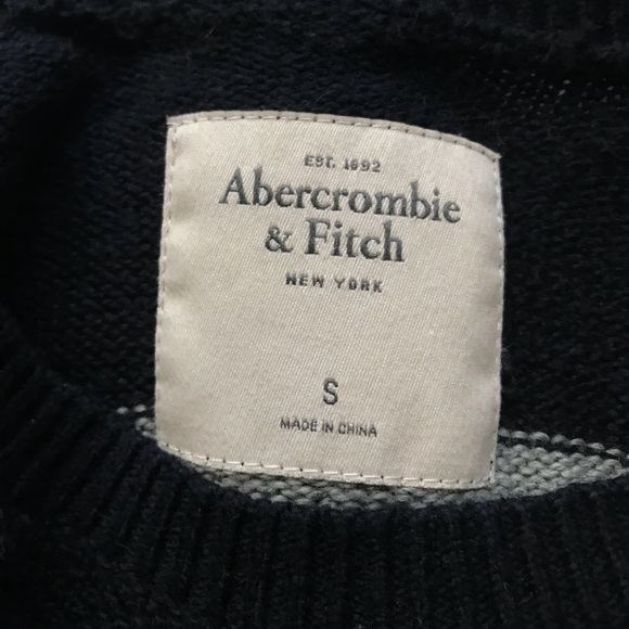 Cropped A&F Sweater - Picture 3 of 3